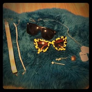 Lot of 2 sunglasses 🕶 and jewelry 💎